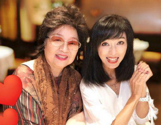 &quot;香港之鶯&quot;徐小鳳：春晚為其破例，分手也不願改國籍，現狀如何？