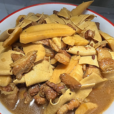 早上不知道吃什麼，一碗冬筍燒肉全搞定