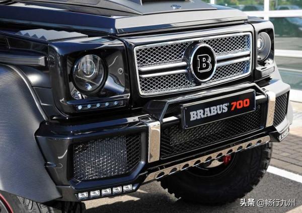 大馬洪災一拿督駕駛超過400萬馬幣的巴博斯賓士-AMG展開救援行動