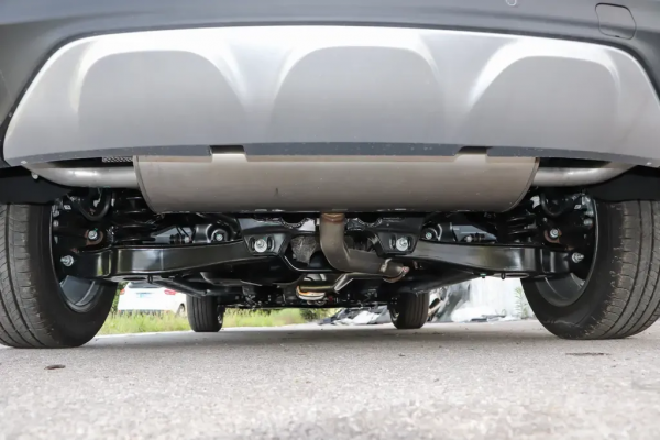 配四缸渦輪增壓發動機，整備質量1557kg，名爵HS動態表現如何？