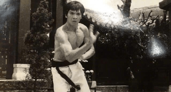 向華強年輕時長啥樣？當照片流出，才知為啥成龍怕他，關之琳愛他