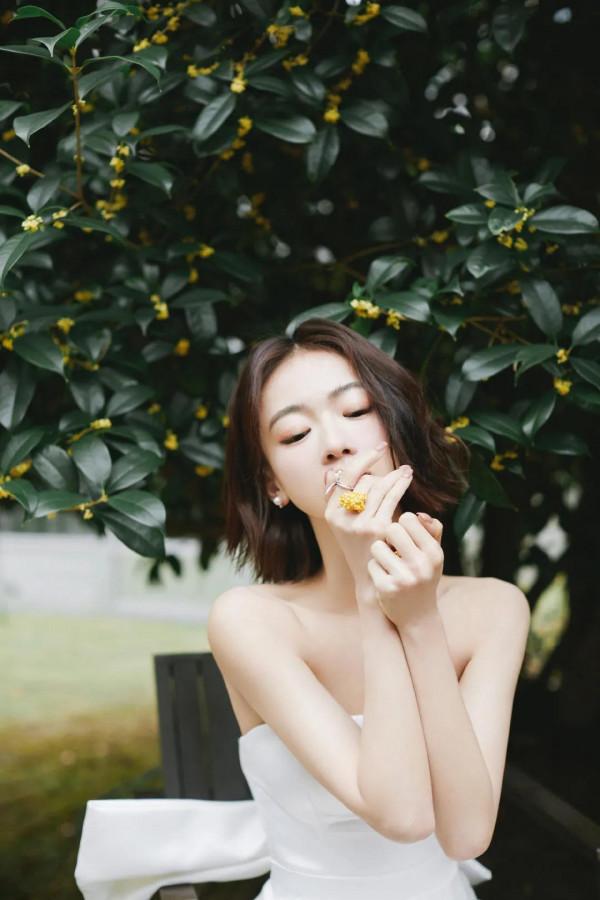 蝴蝶美背吳謹言