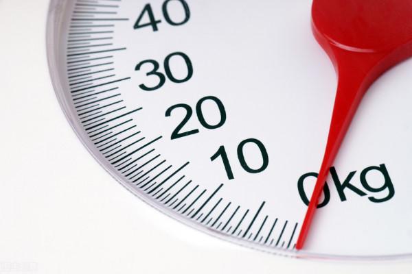 40歲上班族，過個年，體重增6斤，血壓到了150&sol;94，醫生教你破解