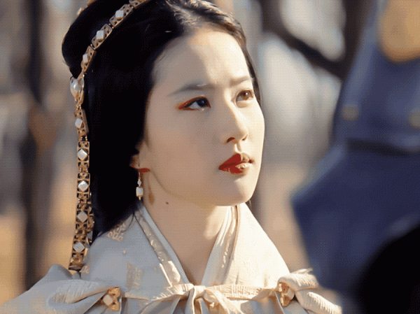 《銅雀臺》中的劉亦菲，翩若驚鴻，美得讓人驚豔