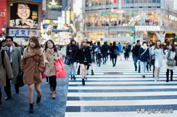 來日本旅行，小夥背個雙肩包，為什麼遭遇鄙視？