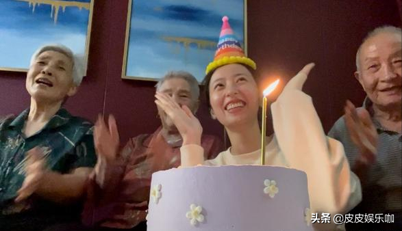 周雨彤27歲生日，圈內好友紛紛送祝福：她太喜歡我了