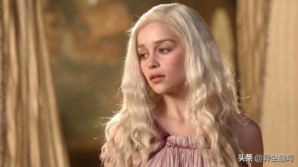 《權力的遊戲》中龍母金髮替身演員是24歲美豔辣媽,顏值不輸本尊 《權力的遊戲》中龍母金髮替身演員是24歲美豔辣媽,顏值不輸本尊