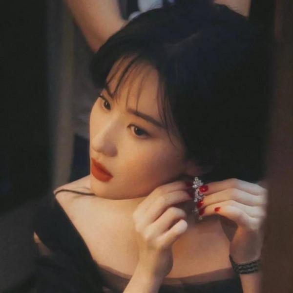 如果你長時間用劉亦菲頭像，別人下意識就覺得你是劉亦菲 ​​​