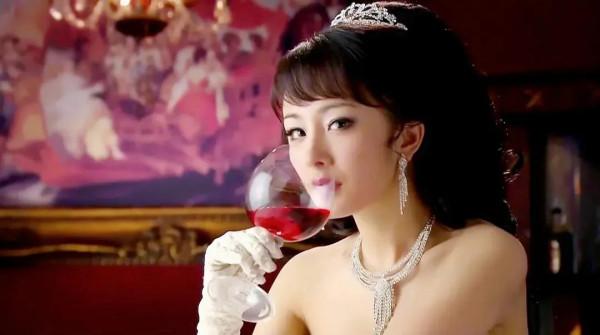 盤點楊冪這十八年來演過的角色 盤點楊冪這十八年來演過的角色