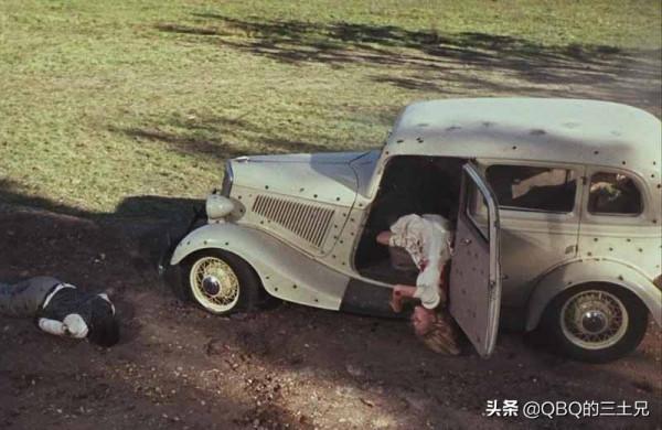 154號公路伏擊戰，警方精心設下圈套，130多槍擊斃“亡命鴛鴦”