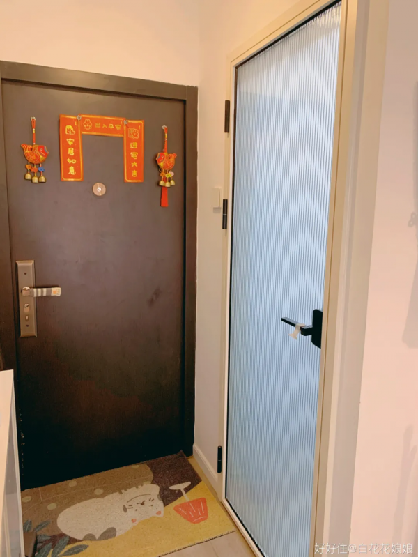 她家2㎡迷你衛生間，生生擠出一個淋浴區？