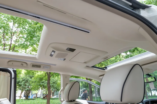 四座尊享陸上頭等艙,這臺日產貴士內有乾坤 四座尊享陸上頭等艙,這臺日產貴士內有乾坤