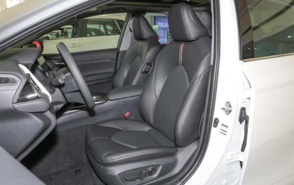 試駕凱美瑞 2.5G 豪華版,動力變化不大,科技感受略有提升! 試駕凱美瑞 2.5G 豪華版,動力變化不大,科技感受略有提升!