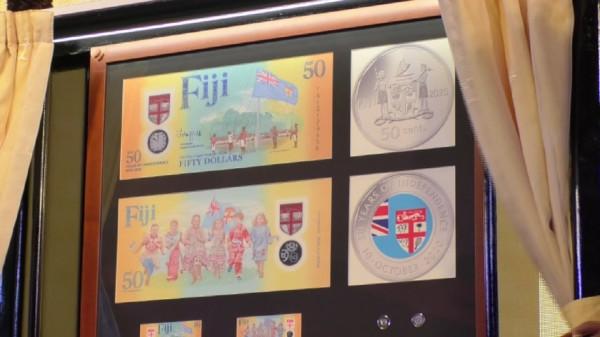 斐濟慶祝獨立50週年、穿拖鞋和裙子的儀仗隊士兵讓人眼前一亮