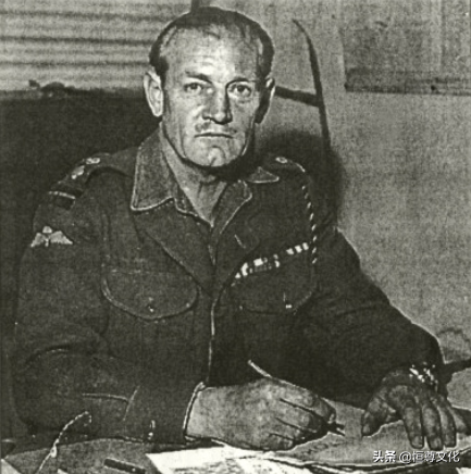 瘋子傑克：弓箭射中敵人當訊號，拎長劍打二戰，俘虜後敵人不敢殺