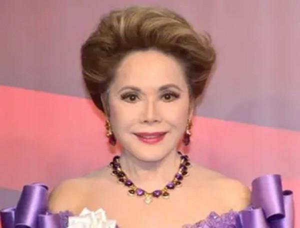 58歲印尼總統看上19歲日本藝伎,3年後,將其娶回家當四房老婆 58歲印尼總統看上19歲日本藝伎,3年後,將其娶回家當四房老婆