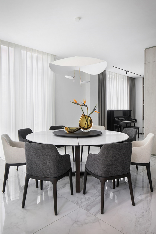 450㎡舊房改造,全屋大面積落地窗設計讓空間更具有通透性 450㎡舊房改造,全屋大面積落地窗設計讓空間更具有通透性