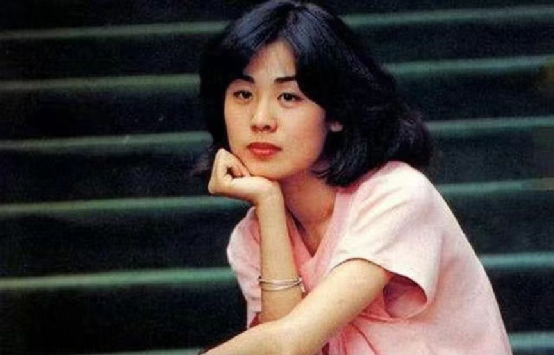 因《牧馬人》成名的叢珊，20歲火遍全國，後來“消失”去哪了？