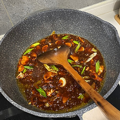 這道醬大骨真的是不講究，有啥放啥都好吃