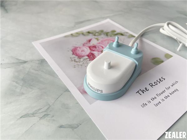 流動潔力 輕鬆刷牙-飛利浦電動牙刷HX6760-機皇款