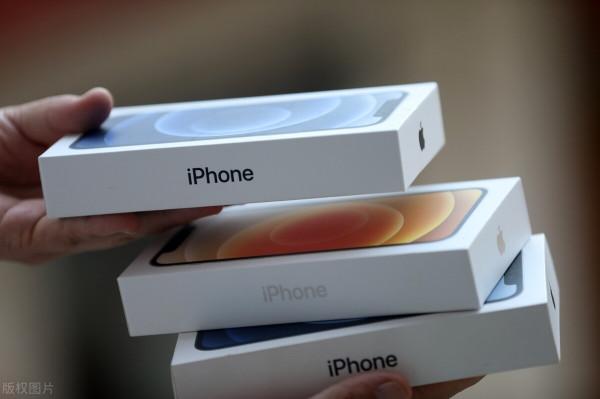 現在有6000預算，不在意記憶體，買13還是11pro？