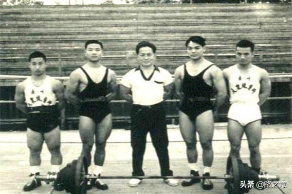 東方大力神：世界舉重賽中國第一塊金牌，9次重新整理舉重世界紀錄