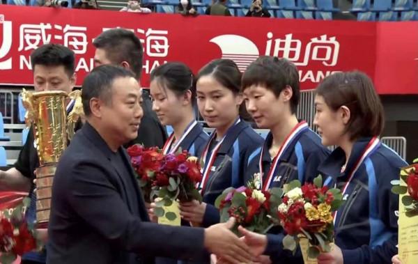 表情笑死人！劉國樑又來搶頭條了，這一次搶了2個奧運冠軍的風頭