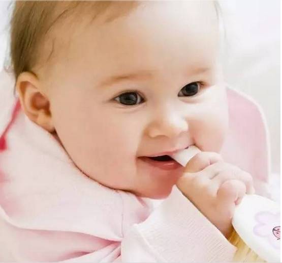 咋保護寶寶的乳牙?分清階段護理,避免養育誤區,媽媽奶奶要知道 咋保護寶寶的乳牙?分清階段護理,避免養育誤區,媽媽奶奶要知道