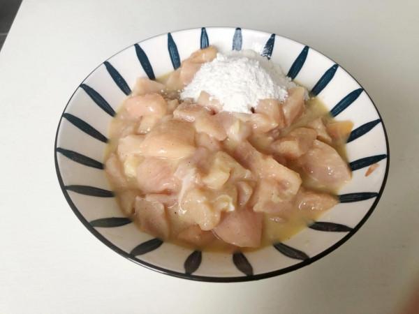 做宮保雞丁掌握“2用3部曲”，肉質鮮嫩，麻辣酥香又美味