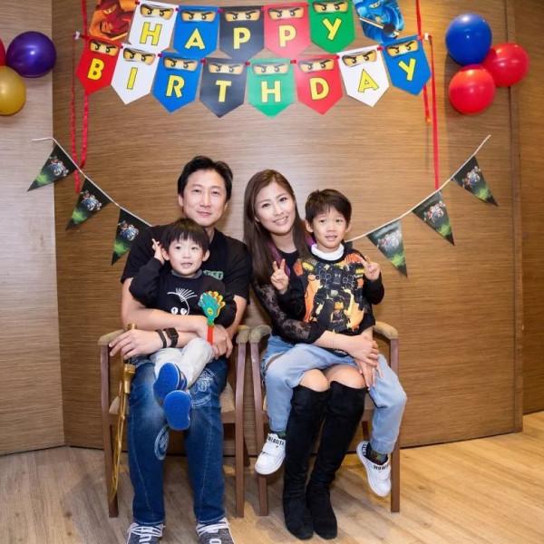 洪金寶兒媳婦帶兒子外出遊玩，因小腹凸起被傳懷孕，事後出面否認