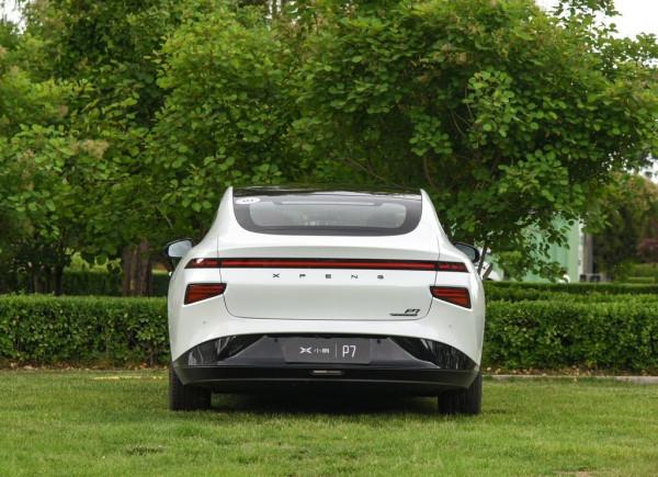 軸距近3米造型帥氣,最快4.3秒破百,不燒油也能跑很遠,小鵬P7 軸距近3米造型帥氣,最快4.3秒破百,不燒油也能跑很遠,小鵬P7