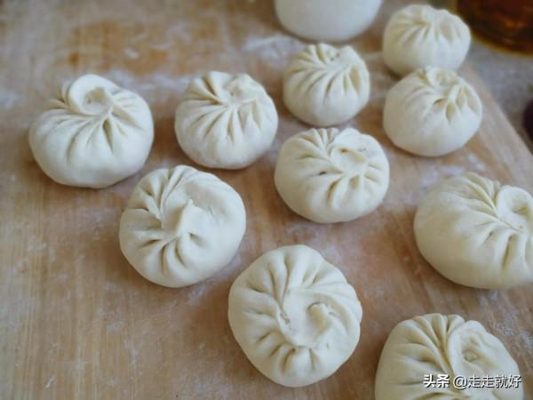 自制煎包步驟簡單，吃了4個還想吃，滿口噴香