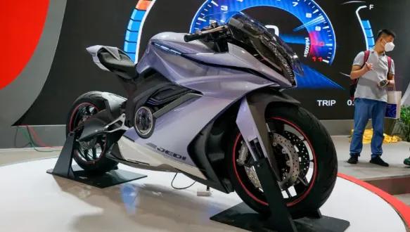 這三臺絕對是本屆摩博會最帥、最霸氣、最科幻的，國產未來可期