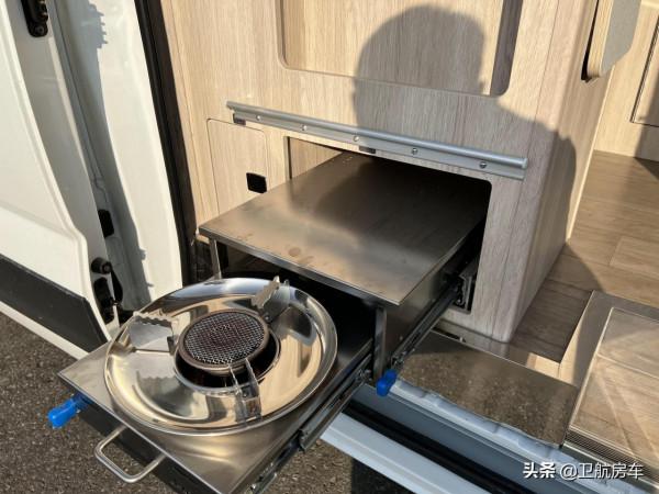 六座房車帶私人影院還有兩張雙人床