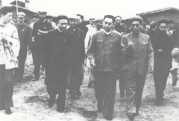 獨臂中將餘秋裡有多顯赫？10年國家計委主任，5年總政治部主任