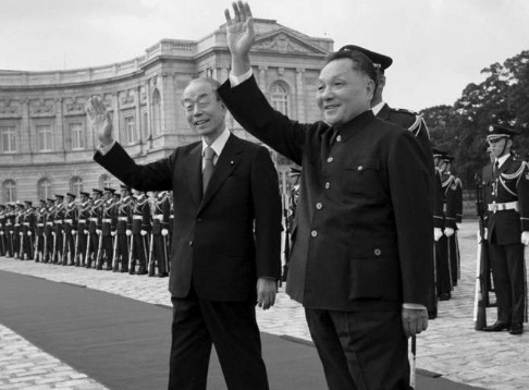 1978年，改革開放元年，一位74歲高齡的老人正在為中國未來忙碌