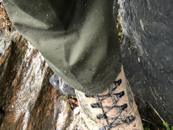 防風抗寒的戶外長褲，劇烈摩擦不破檔，髒泥一衝就掉的北極狐品牌