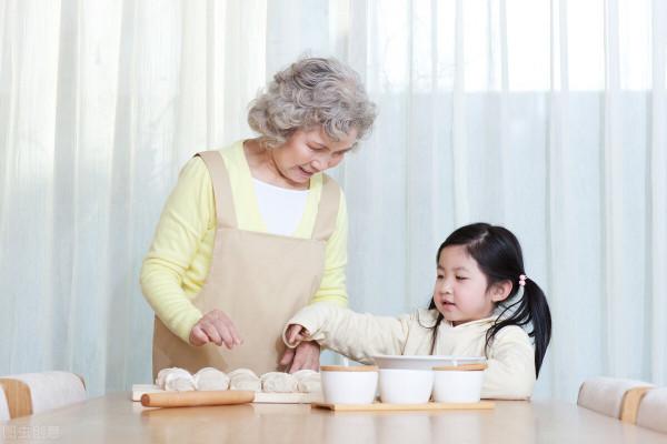 65歲大媽：跟兒女生活過才明白，要傳授孝道，而不是老了去討債