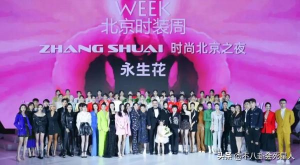 女明星混“名利場”太現實!楊冪合照貼邊,李嘉欣在貴婦團站角落 女明星混“名利場”太現實!楊冪合照貼邊,李嘉欣在貴婦團站角落