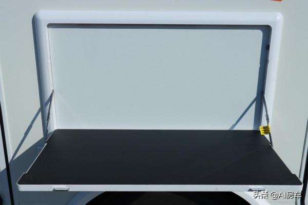 5.2T動力+24V電系統，配置超豪華，實拍國產五十鈴700P輕卡房車