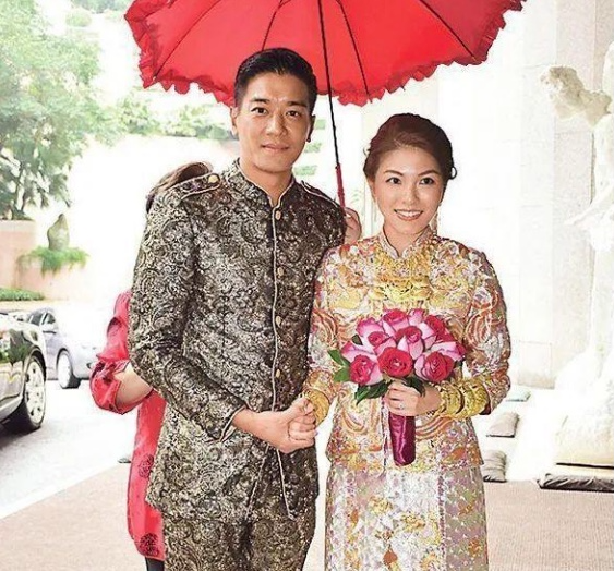 宣佈封肚!黎諾懿與太太現身TVB電視城,懷二胎七月透露寶寶性別 宣佈封肚!黎諾懿與太太現身TVB電視城,懷二胎七月透露寶寶性別