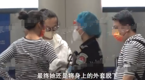 湯唯機場當眾更衣接地氣!獨自背行李不麻煩助理,一箇舊包用13年 湯唯機場當眾更衣接地氣!獨自背行李不麻煩助理,一箇舊包用13年