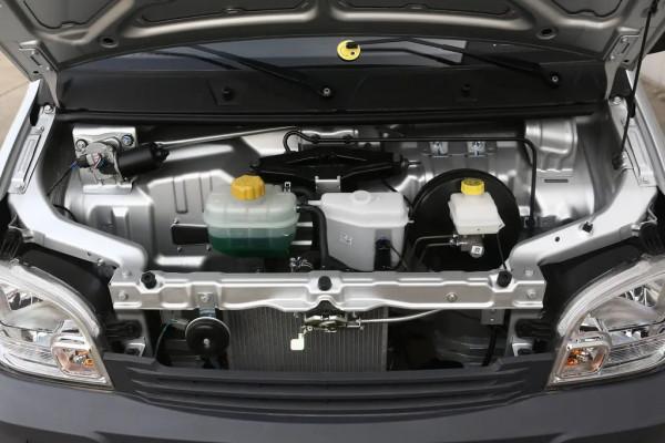 五菱之光對比東風小康K05S，空間稍差，但是車內通透而且配置稍高