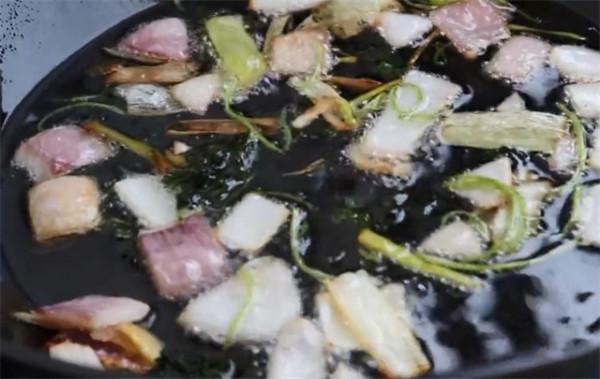 這才是陝西油潑辣子的正宗做法，秘製方法都教你，看一遍就學會