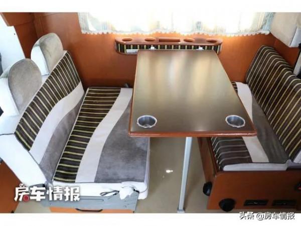 車長5米的豐田輕卡房車，配2.0T汽油動力駕駛靈活，4口人旅行剛好