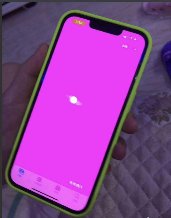 iPhone遭遇“粉屏門”國內外都有，官方暫未回應