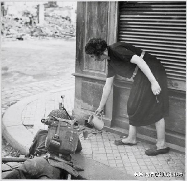 珍貴老照片:上海青幫三巨頭、練習機關槍的老太太、朴槿惠的母親 珍貴老照片:上海青幫三巨頭、練習機關槍的老太太、朴槿惠的母親