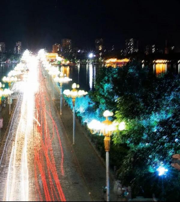 中秋節賞月，奇炒的天空伴隨著閃電，珍貴的記錄