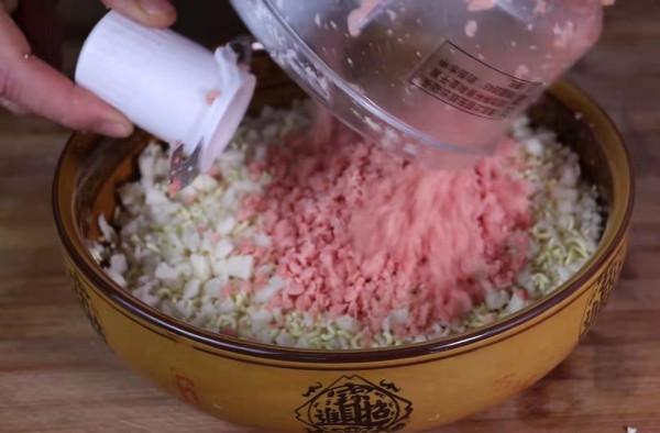 饅頭裡加入泡麵，居然這麼好吃，比肉還香，我家一週吃5次真解饞