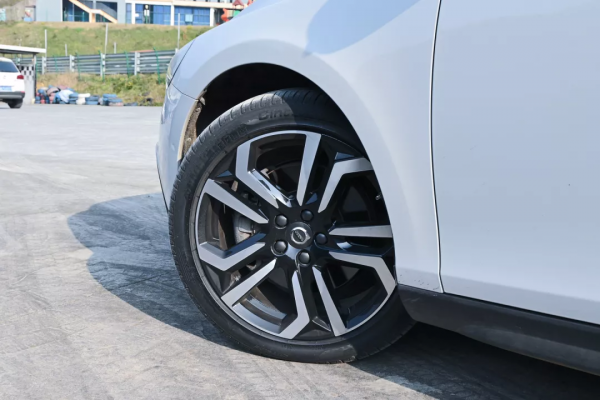 不甘平庸的另類鋼炮——二手沃爾沃 V40CC